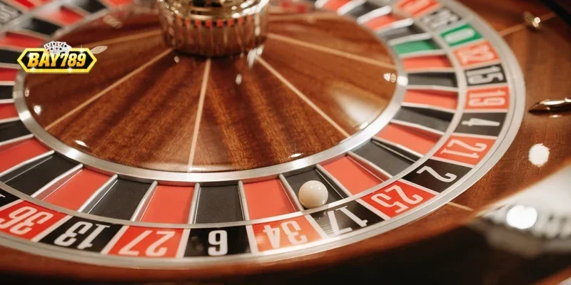 kinh-nghiem-choi-roulette-bay789 Bàn cược roulette trực tuyến với các chip cược được sắp xếp khoa học